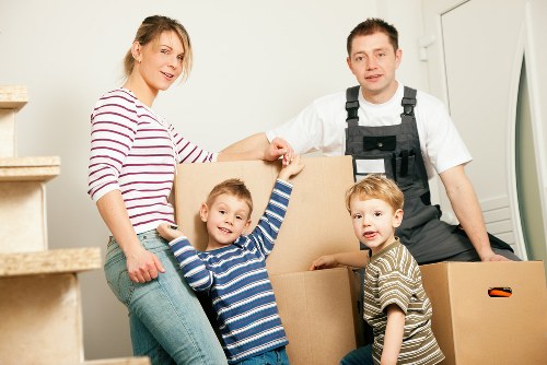 Careful labelling and box packing for local relocation